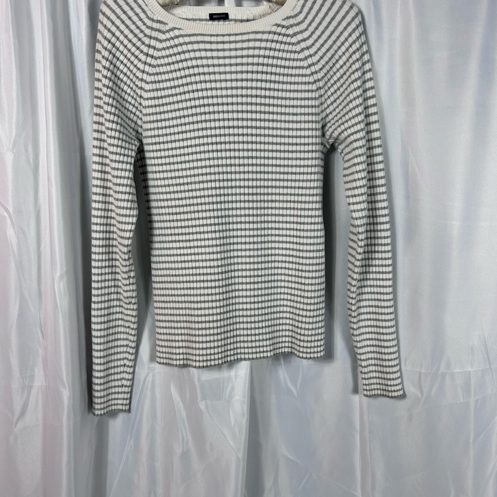 Women’s Gap Stretch (Made by American Eagle) shirt.
